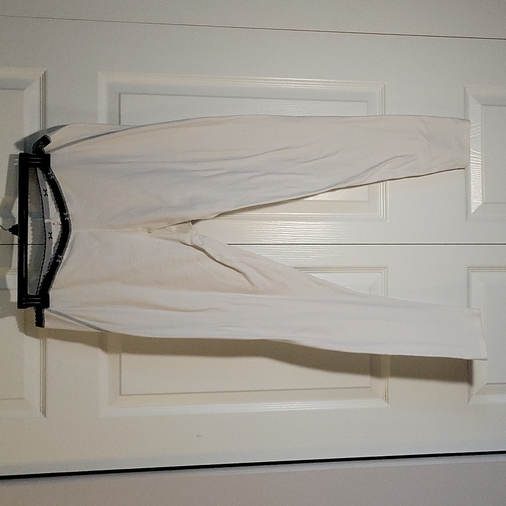 Under Armour white mid weight bottoms size XL